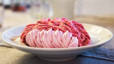 vacherin-glace-vanille-fraise